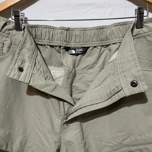 North Face Shorts Mens XL Cargo Pockets Nylon Hiking Outdoor Lightweight - Picture 4 of 9